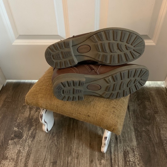 EARTHBOUND Leather Ankle Boot - Picture 3 of 4